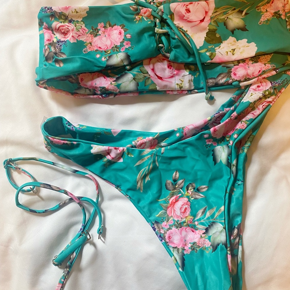 GORGEOUS floral bikini set, XS🔥